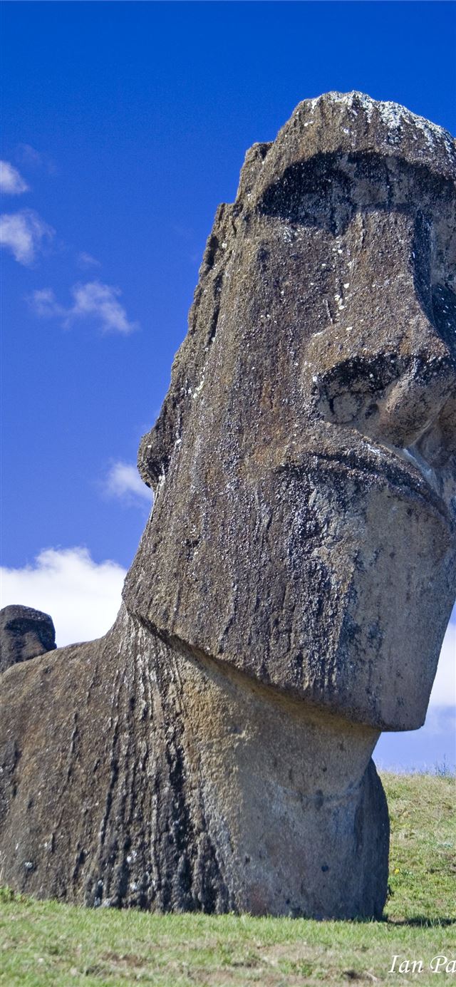 1125x2436 Evanescent Light Easter Island Tongariki - peru iPhone 11 Wallpaper
