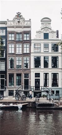 Pedestrians in Amsterdam Android Phone wallpaper