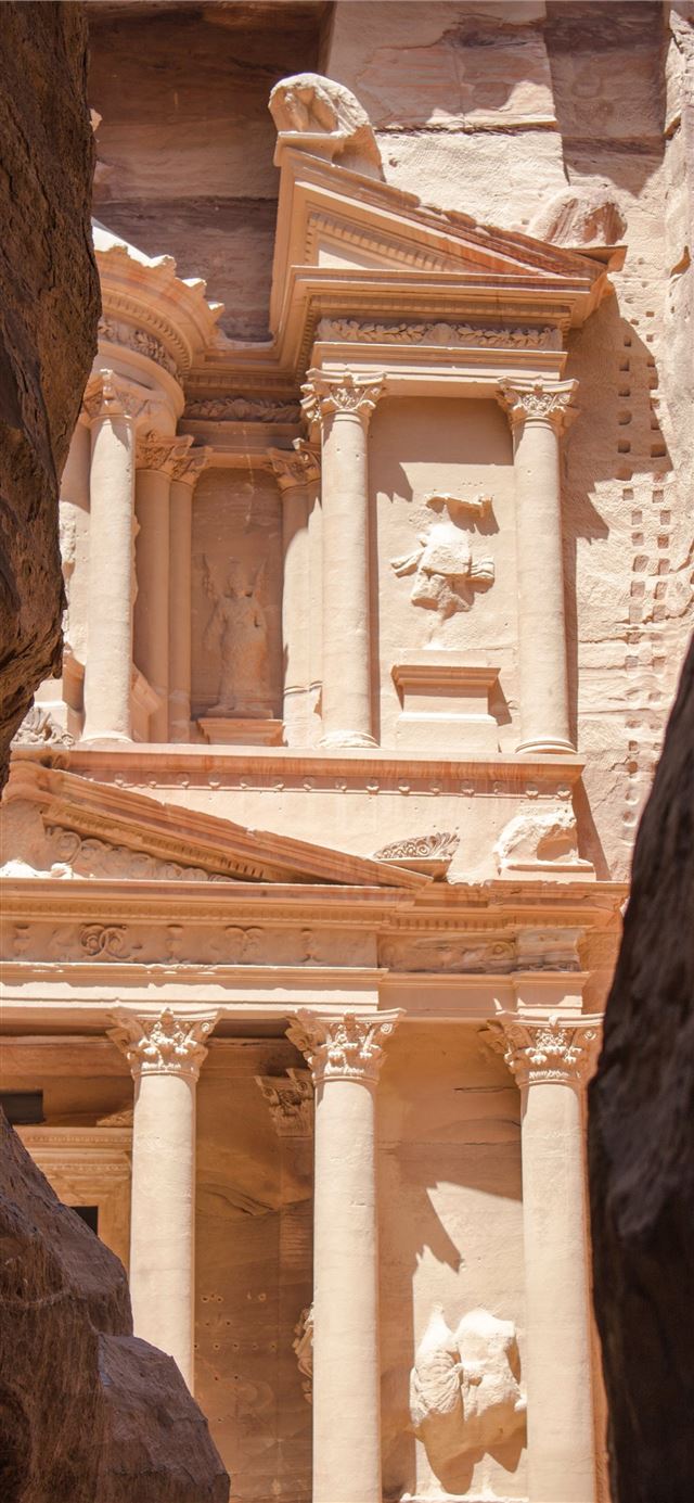 1125x2436 petra through the rocks and background - southern jordan iPhone 11 Wallpaper