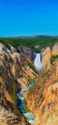 Yellowstone National Park iPhone 11 wallpaper