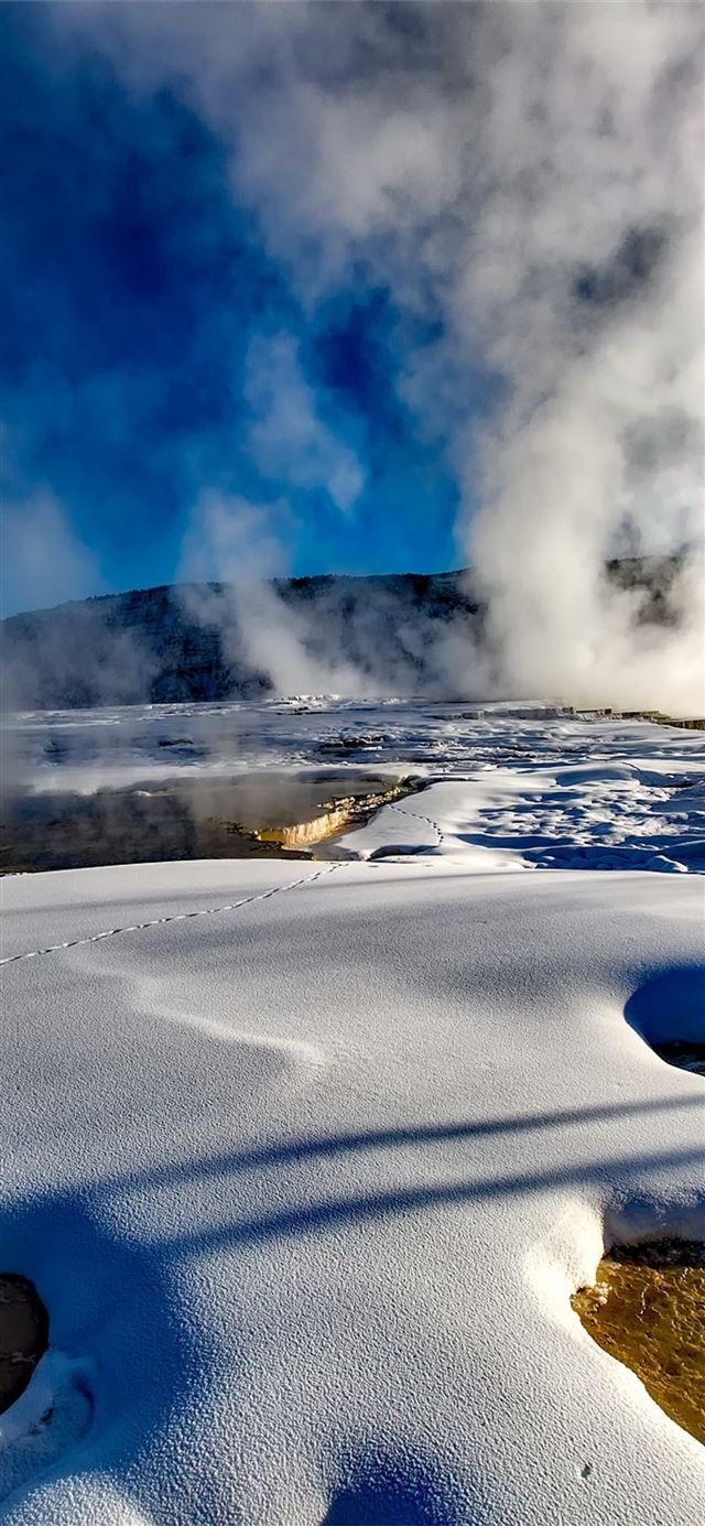 1125x2436 Usa Yellowstone National Park Geyser - 100 most beautiful places to visit iPhone 11 Wallpaper