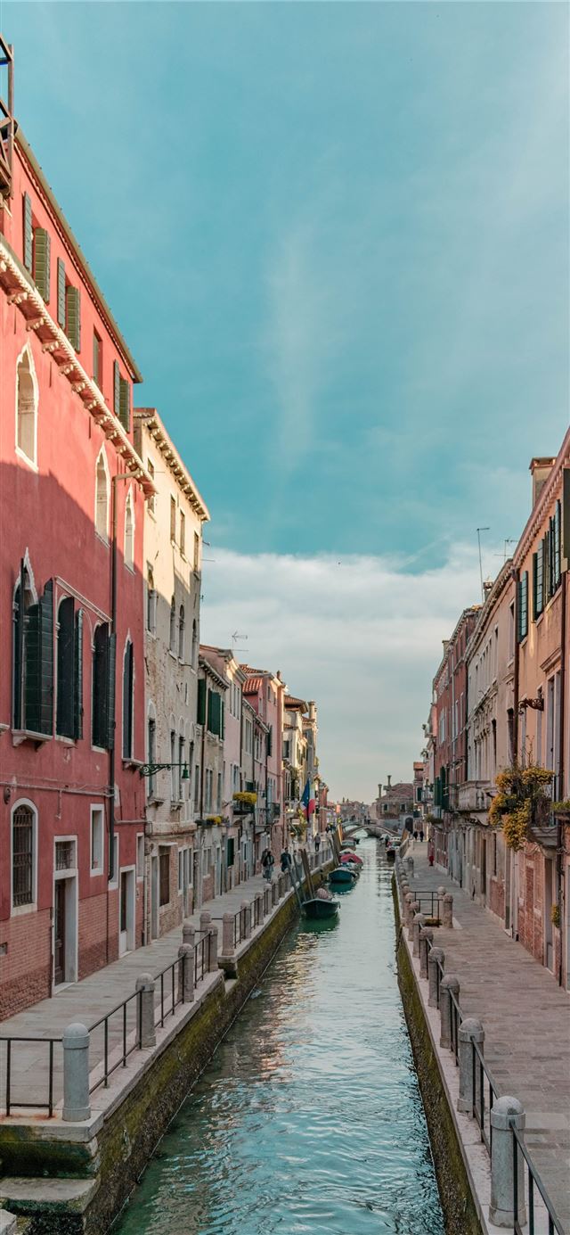 1125x2436 canal building street venice - 100 most beautiful places to visit iPhone 11 Wallpaper