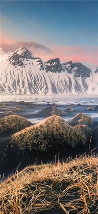 Vatnajokull Ice Caves iPhone 11 wallpaper