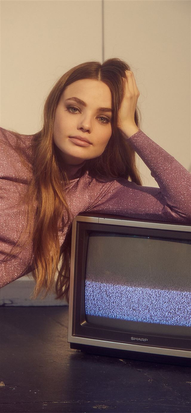 1125x2436 kristine froseth 2020 - celebrities iPhone 11 Wallpaper