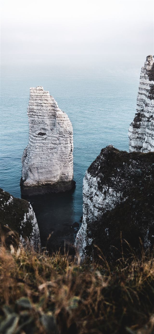 1125x2436 ocean during daytime - ocean iPhone 11 Wallpaper