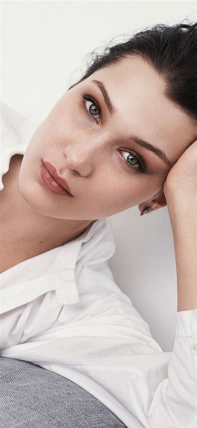 1125x2436 bella hadid 2020 model - celebrities iPhone 11 Wallpaper
