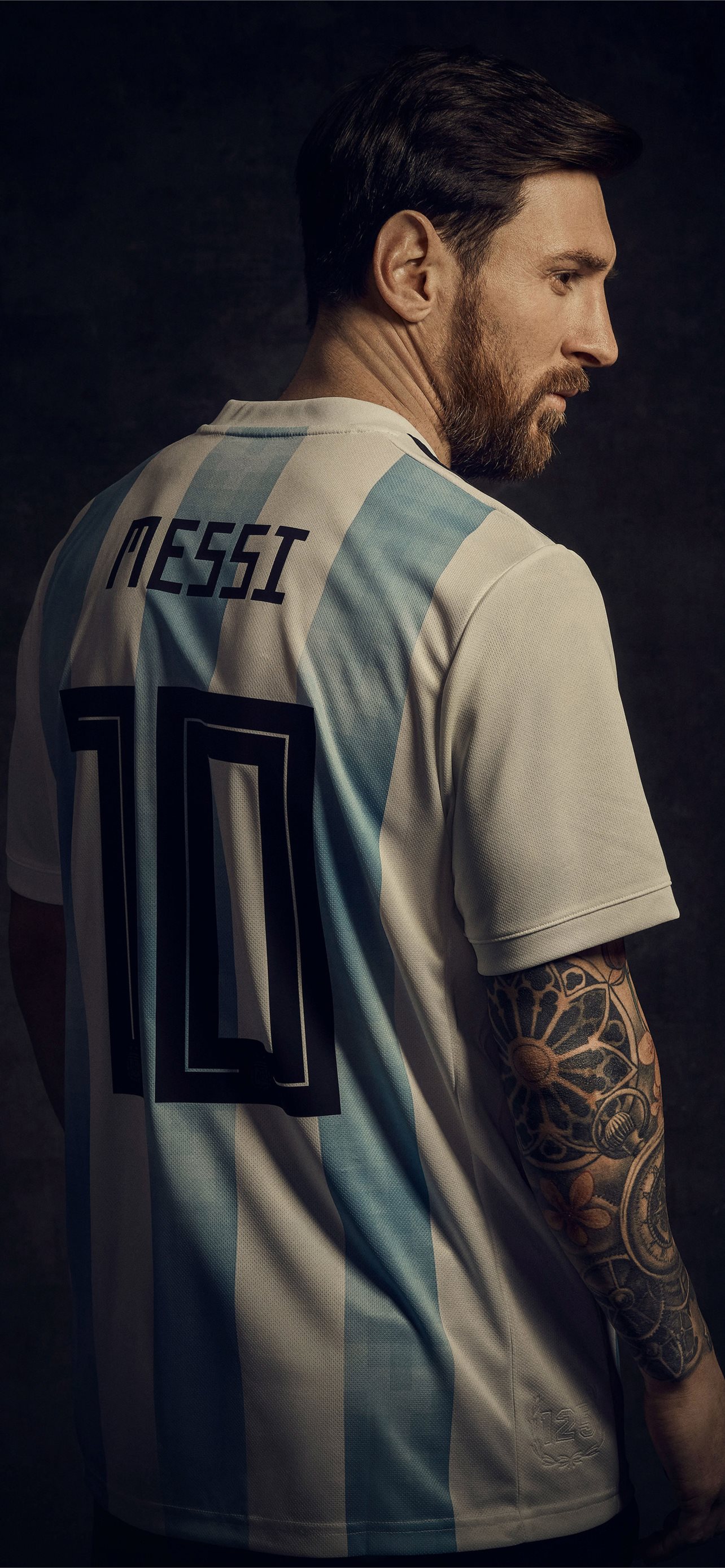 Messi wallpaper: Hình nền với huyền thoại bóng đá Messi sẽ làm say đắm các fan hâm mộ. Với độ phân giải cao, các chi tiết về siêu sao này sẽ rõ nét trên màn hình điện thoại của bạn. Hãy cập nhật hình nền Messi mới nhất và trưng bày niềm đam mê với bóng đá của bạn.