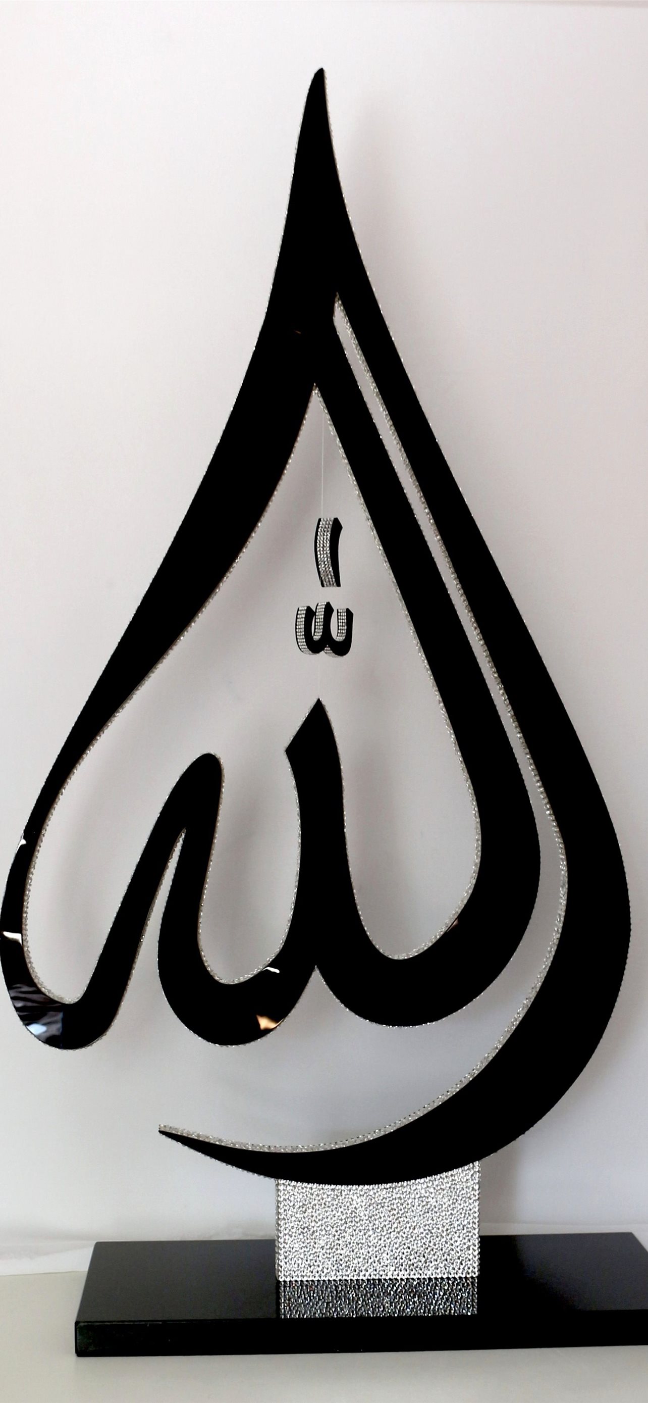 Allah Sculpture with Swarovski crystal iPhone wallpaper 