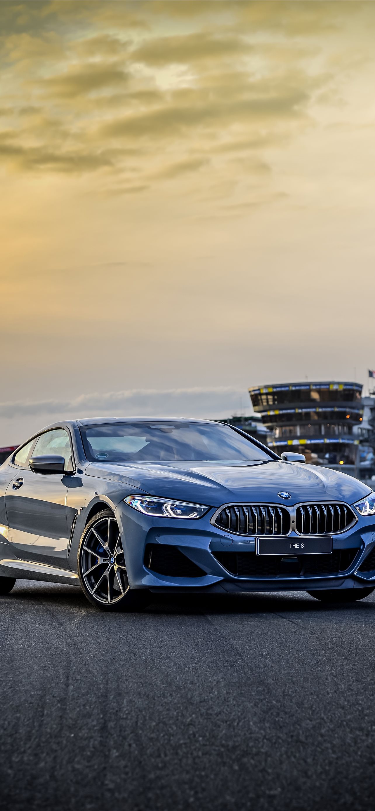 BMW 3 Series chính là sự kết hợp hoàn hảo giữa phong cách và hiệu suất. Hình ảnh mang đến cho bạn sự hiện diện đầy xứng tầm của một chiếc xe BMW đẳng cấp. Khám phá các tính năng và thiết kế đẹp mắt từ bên ngoài đến bên trong! 