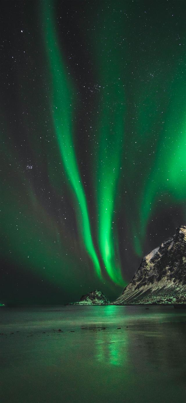Northern lights in Norway iPhone 12 wallpaper 