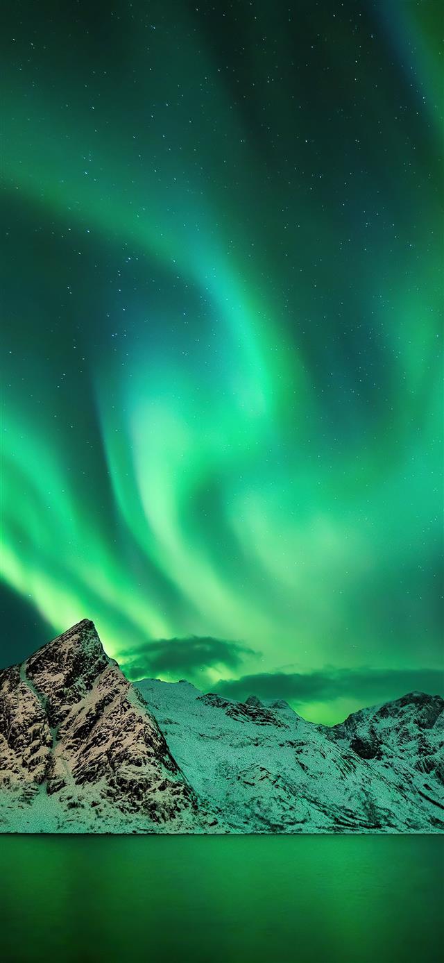 aurora season mountains iPhone 12 wallpaper 