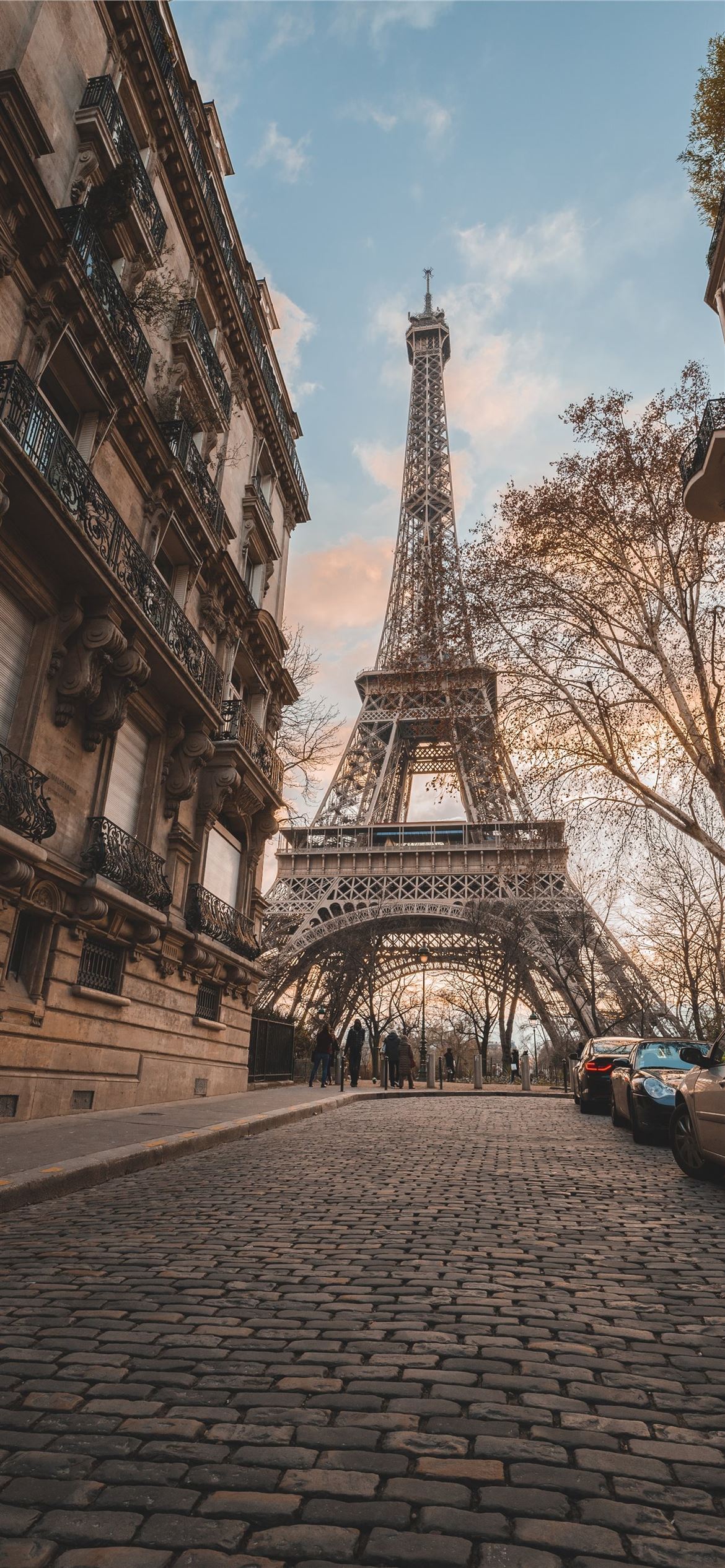 Premium Photo | Eiffel tower at sunset in paris france romantic travel  background