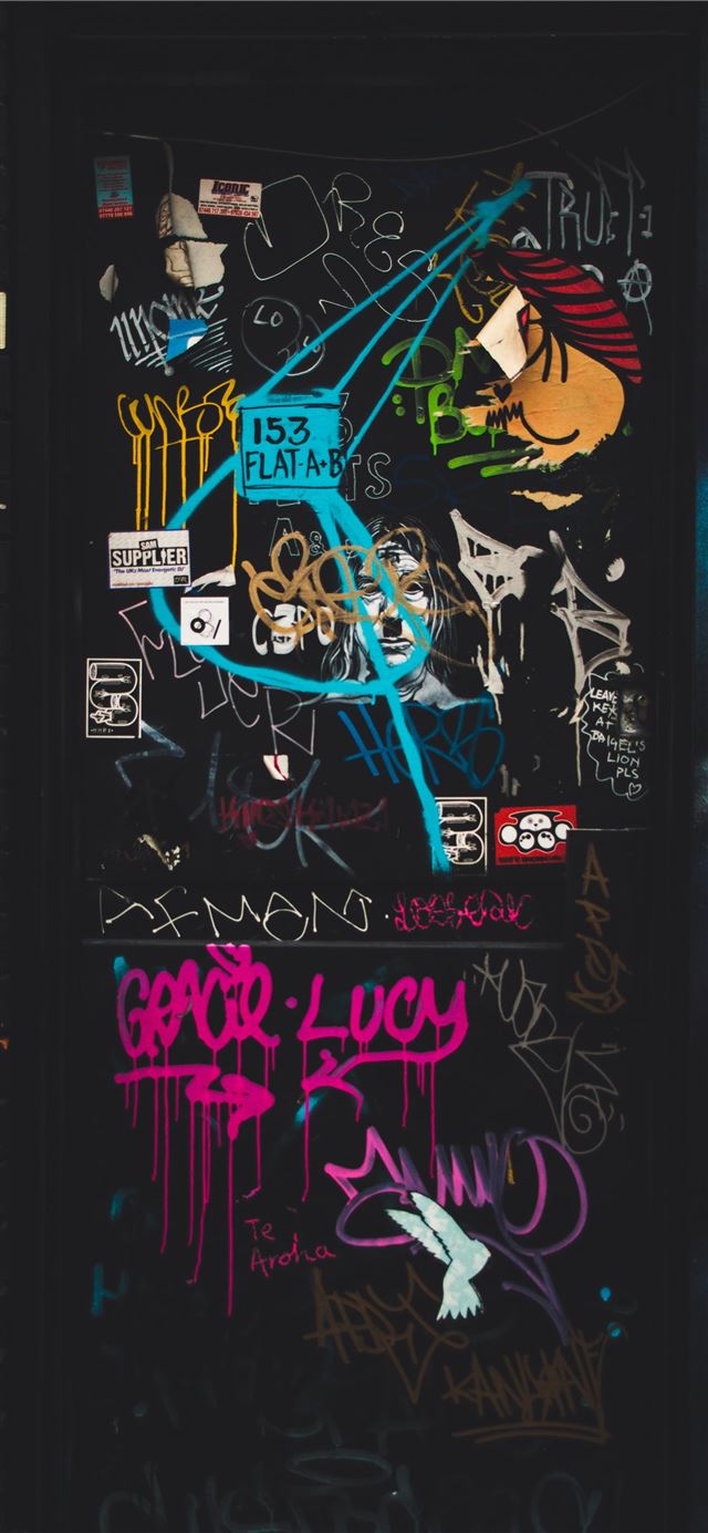 Graffiti in Shoreditch iPhone 12 wallpaper 