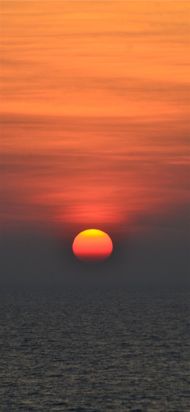 ocean and sunset iPhone 12 wallpaper 