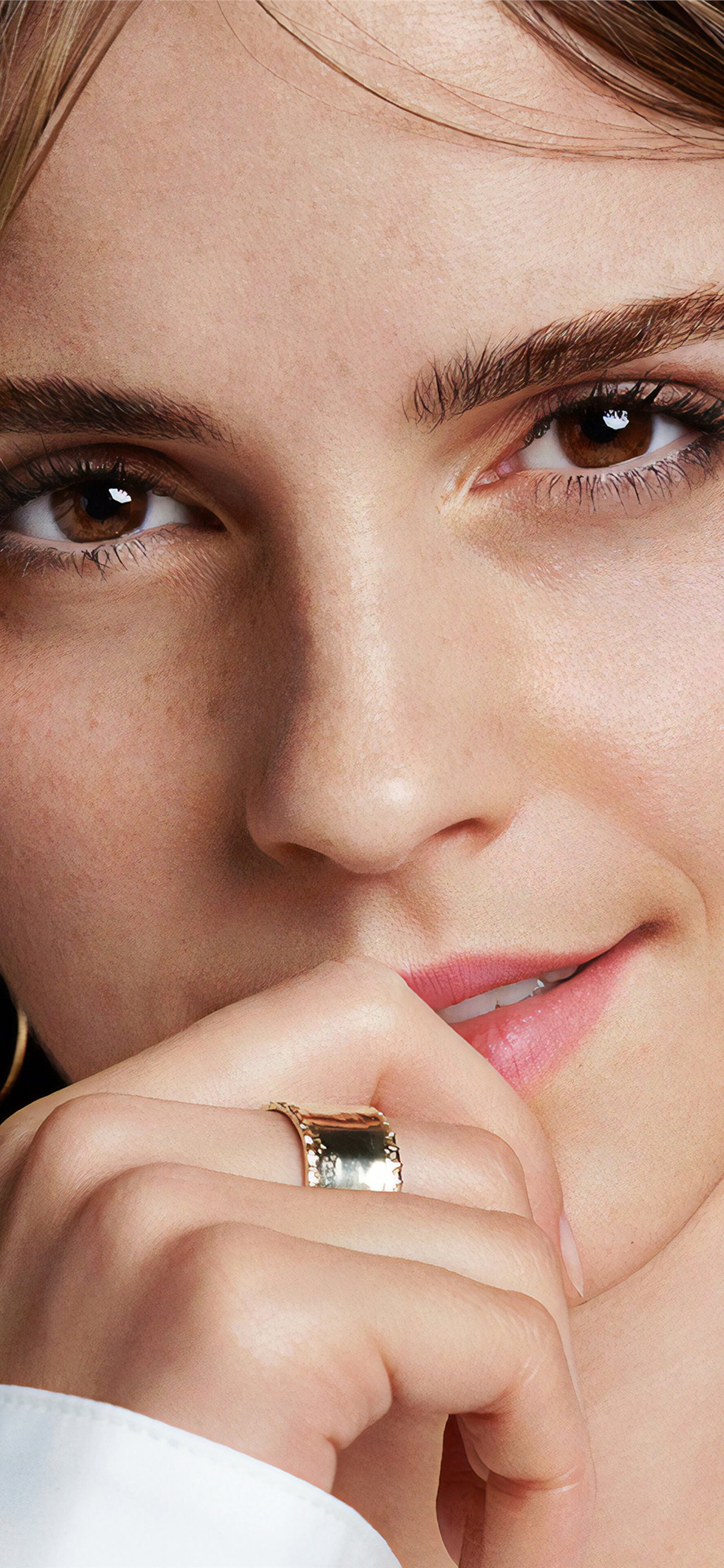 Emma Watson Stunning Look - Download Free HD Mobile Wallpapers