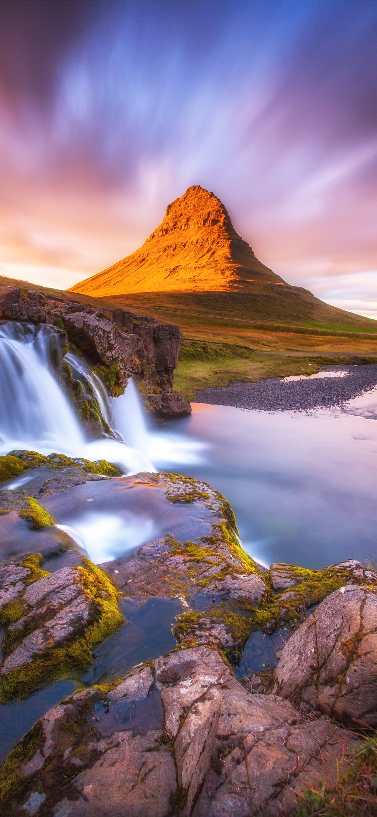 The Iceland King iPhone Wallpapers Free Download