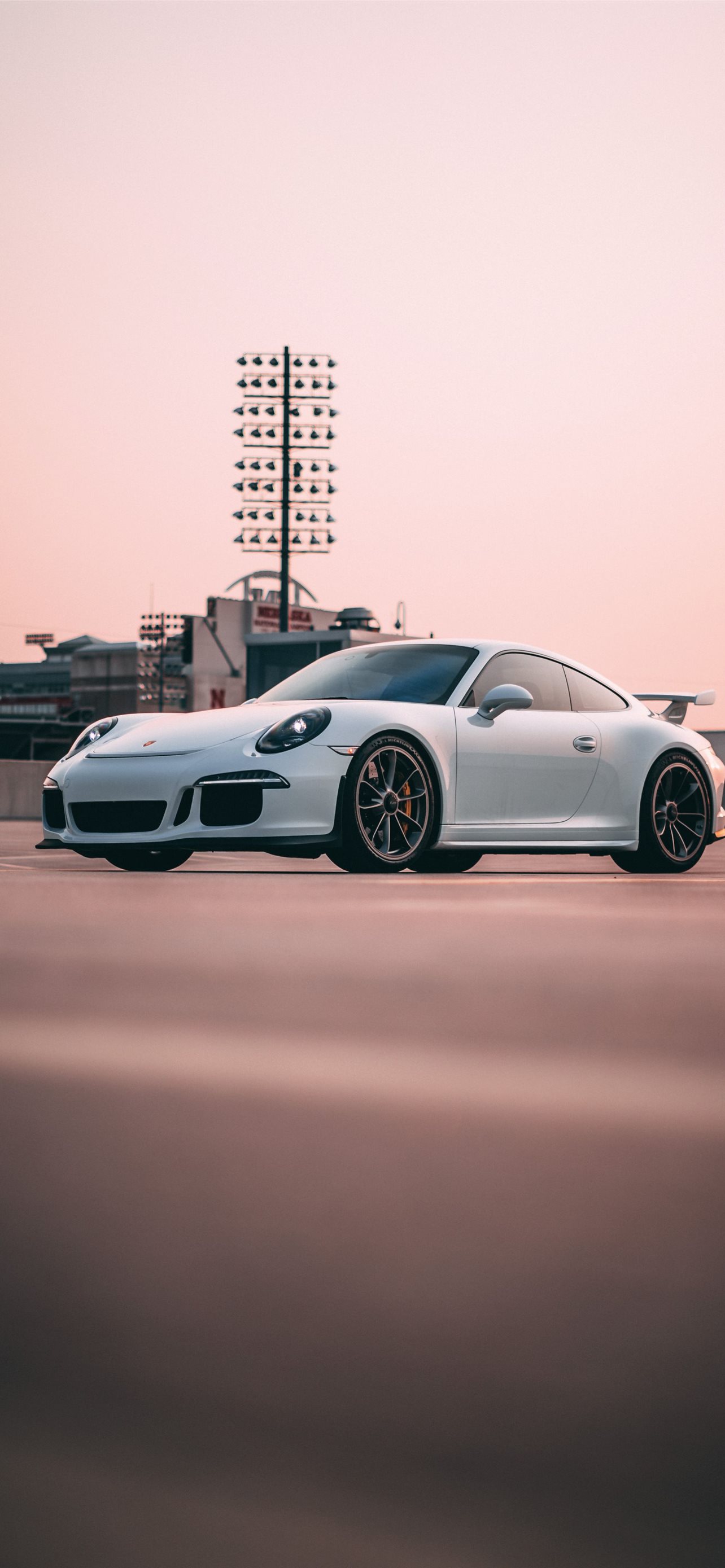 Bạn yêu thích những chiếc xe sang trọng và đẳng cấp? Hãy ngắm nhìn bức ảnh Porsche 911 Cabriolet đang rong ruổi trên đường phố qua hình nền iPhone Wallpaper thật tuyệt vời. Với thiết kế thể thao hầm hố, chiếc xe này không chỉ thu hút mọi ánh nhìn mà còn mang đến cho bạn cảm giác lái xe đầy thú vị.