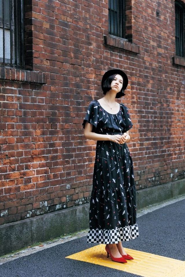 640x960 Kiko Mizuhara - black iPhone 4s Wallpaper