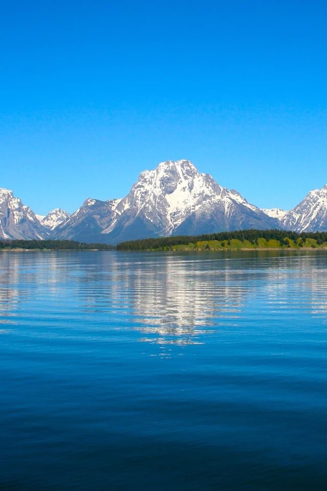 640x960 mountain lake - snow iPhone 4s Wallpaper