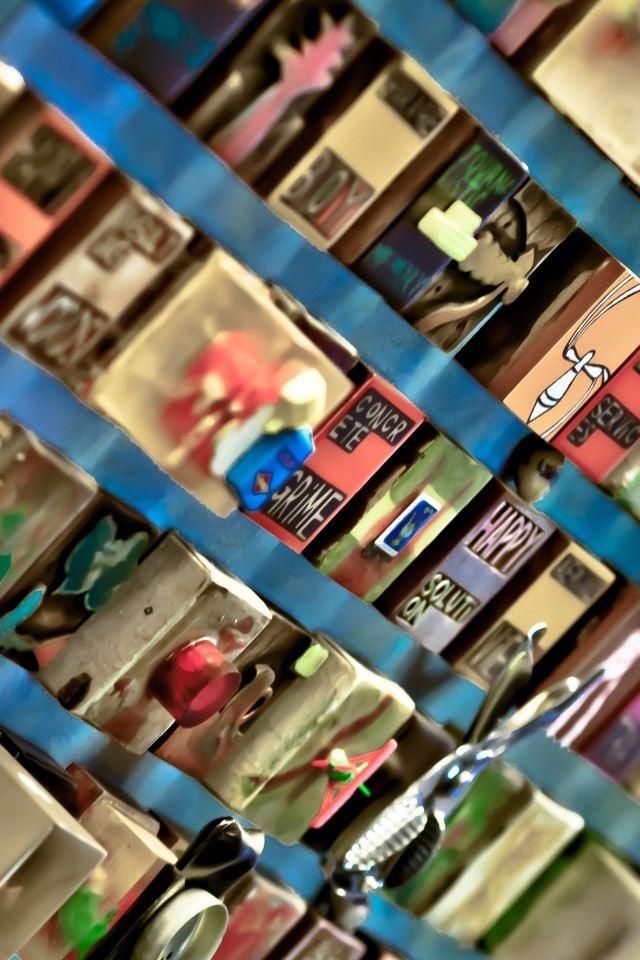 640x960 Whats That Noise That Always Scares Me - book iPhone 4s Wallpaper