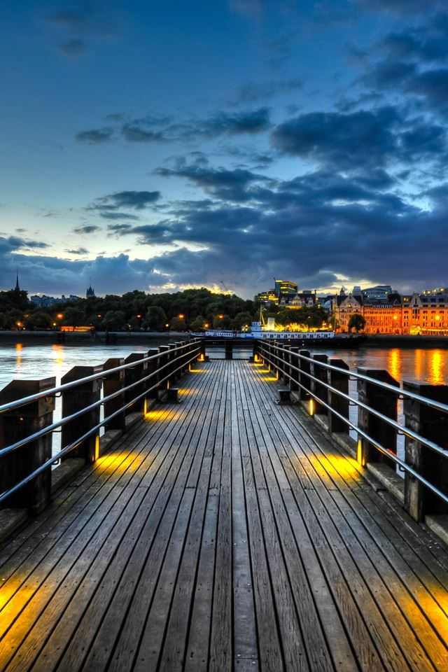 640x960 Thames Pier - orange iPhone 4s Wallpaper