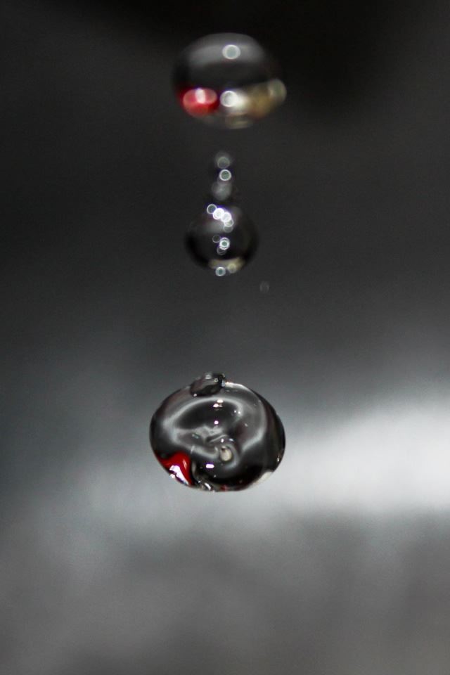 640x960 Still Water - drop iPhone 4s Wallpaper