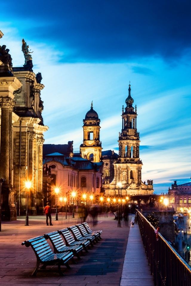 640x960 Altstadt Dresden - night iPhone 4s Wallpaper