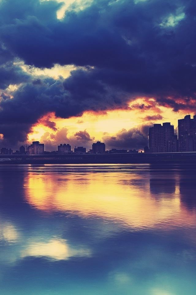 640x960 Apocalyptic Sunset - sky iPhone 4s Wallpaper