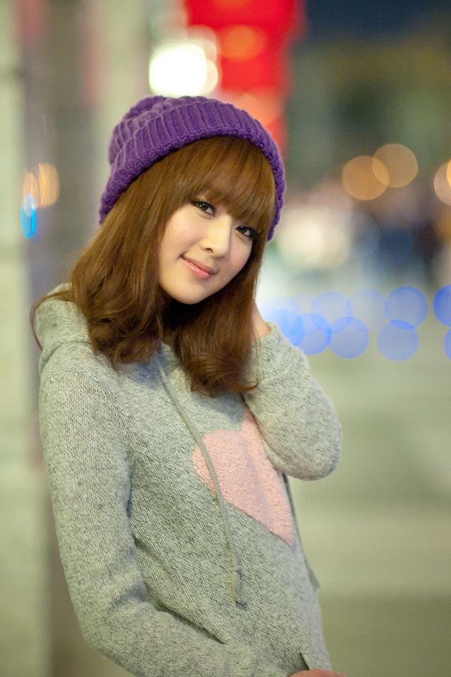 640x960 Cute girl -  iPhone 4s Wallpaper