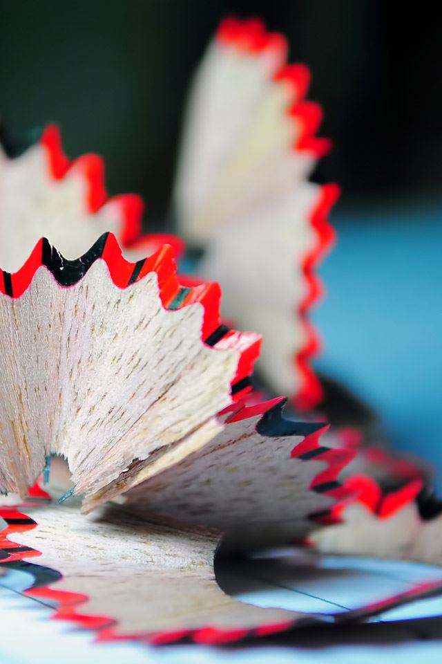640x960 Pencil flower - bokeh iPhone 4s Wallpaper