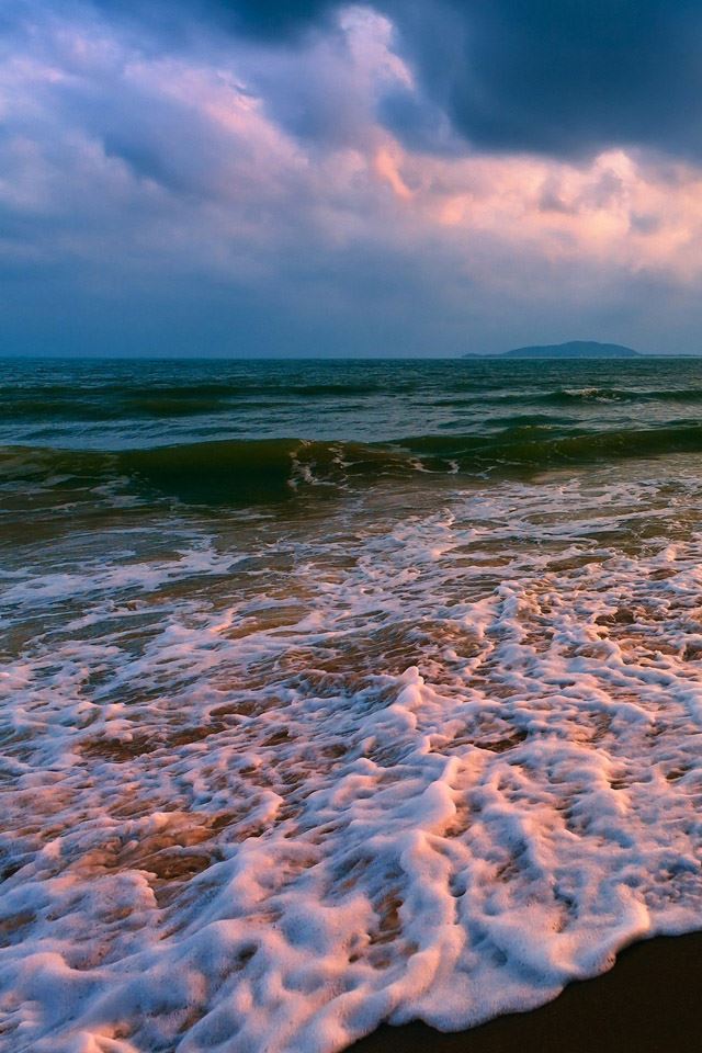 640x960 Shore waves - shore iPhone 4s Wallpaper