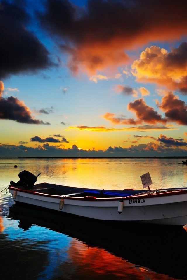 640x960 Sunrise Hdr - water iPhone 4s Wallpaper