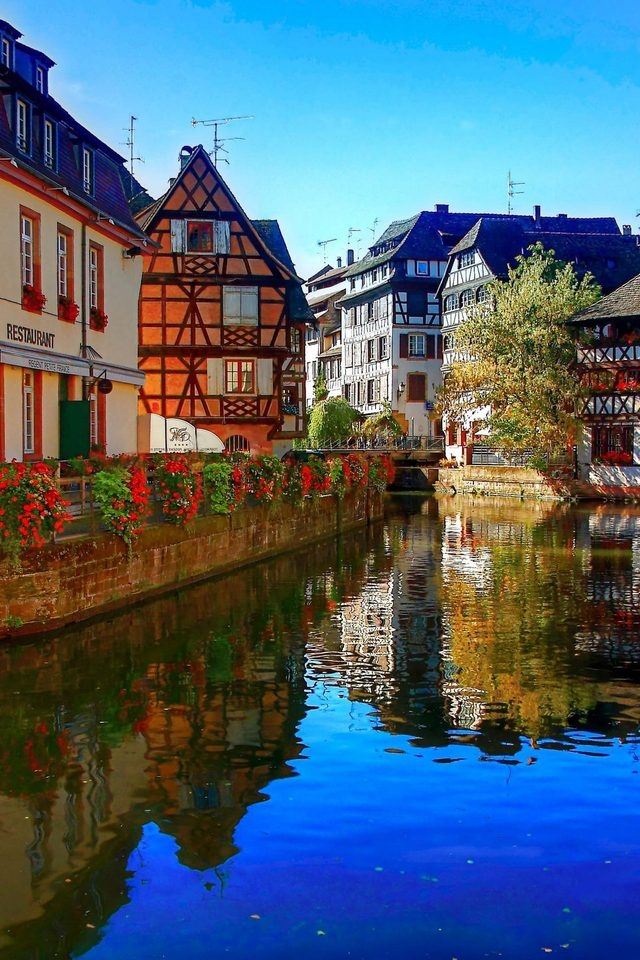 640x960 Strasbourg Corner - flower iPhone 4s Wallpaper