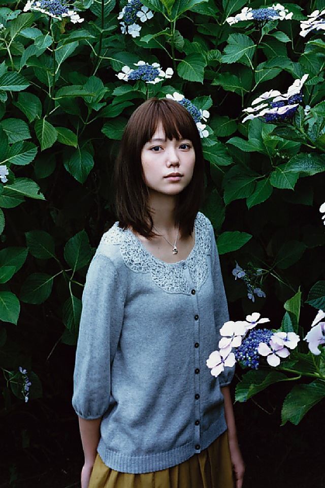 640x960 Girl and Flower - flower iPhone 4s Wallpaper