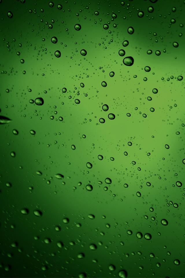 640x960 Green water droplets - black iPhone 4s Wallpaper