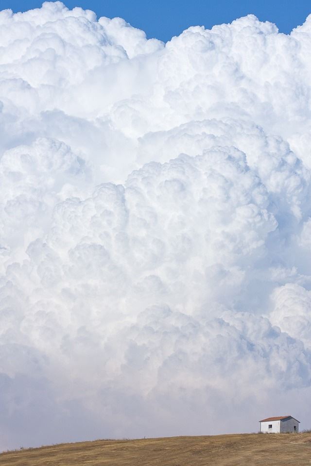 640x960 Behind at little house - cloudiness iPhone 4s Wallpaper