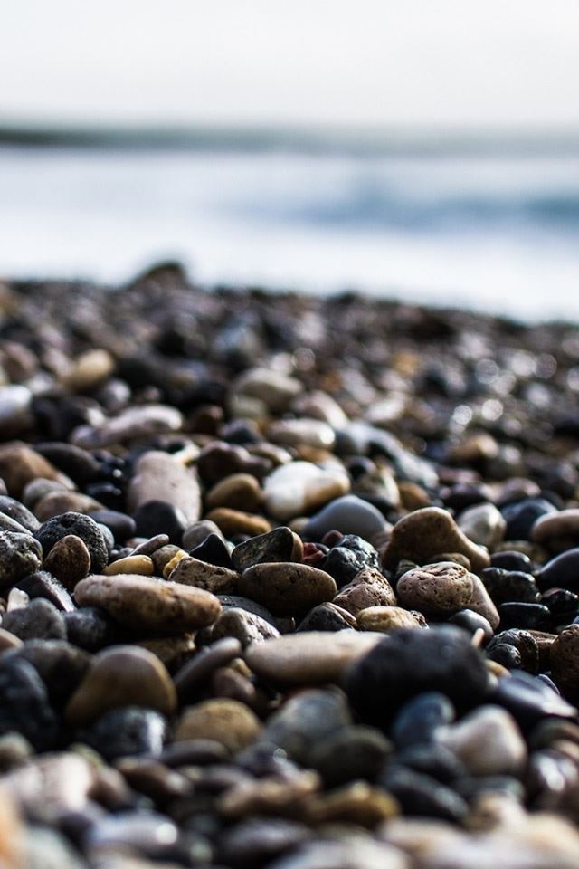 640x960 Pebbles On The Beach - sea iPhone 4s Wallpaper