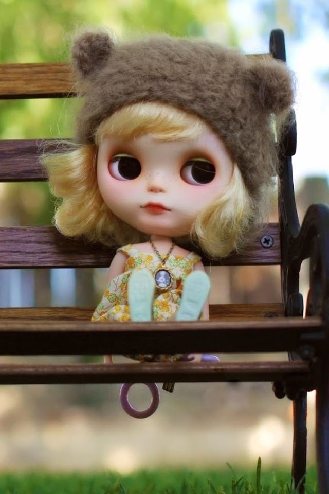 640x960 Cute Doll - hat iPhone 4s Wallpaper