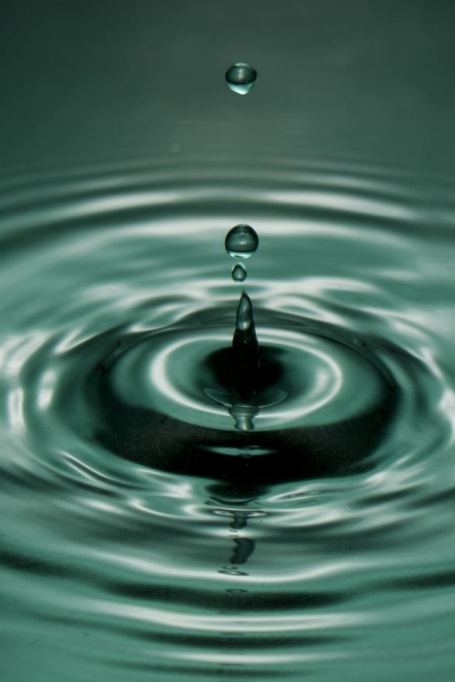640x960 Splash - droplet iPhone 4s Wallpaper