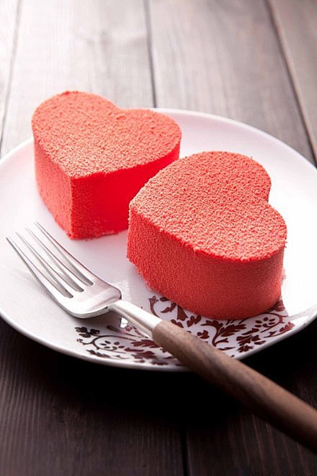 640x960 Red heart shaped - black iPhone 4s Wallpaper