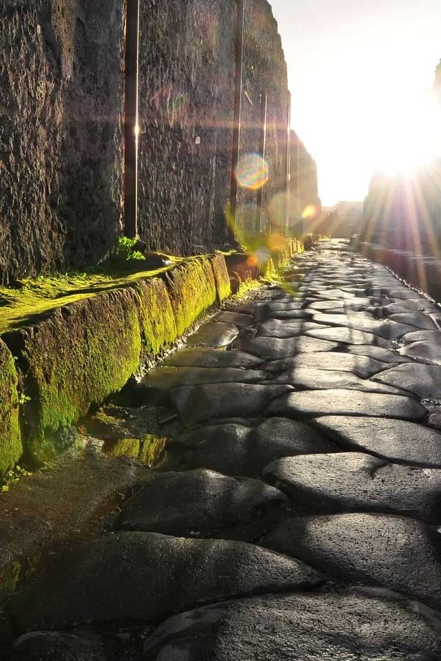 640x960 Moss stone road - sun iPhone 4s Wallpaper