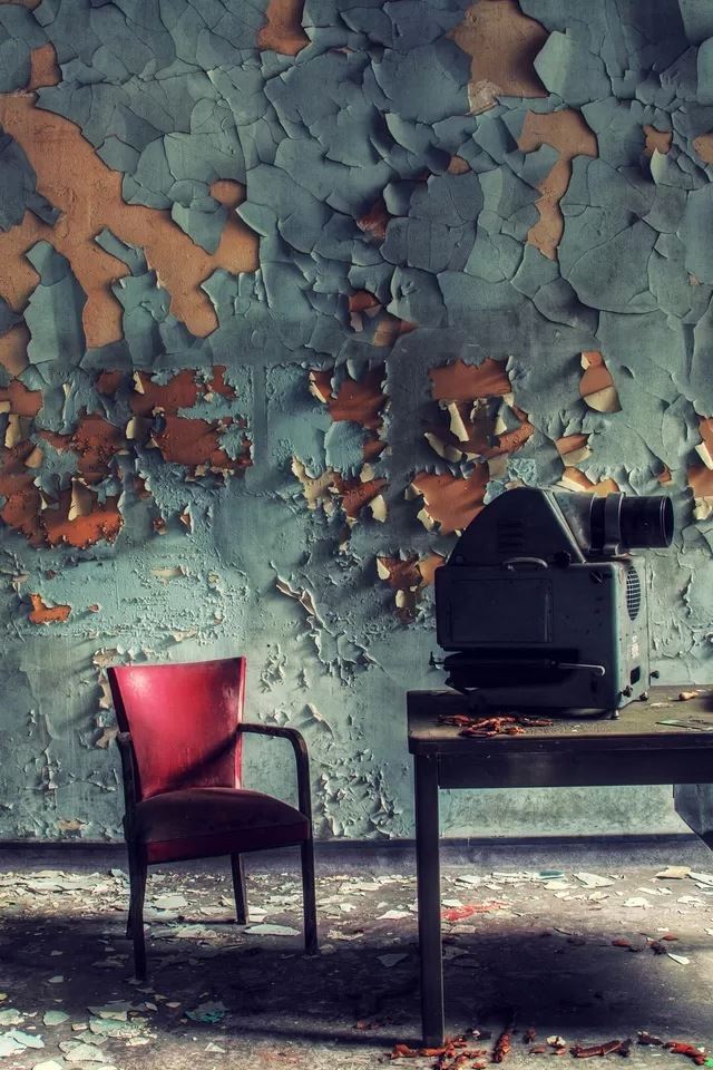 640x960 Decadent walls - walls iPhone 4s Wallpaper