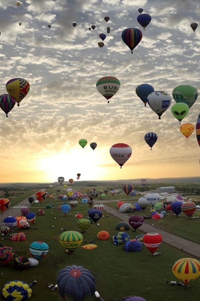 640x960 Ballons -  iPhone 4s Wallpaper