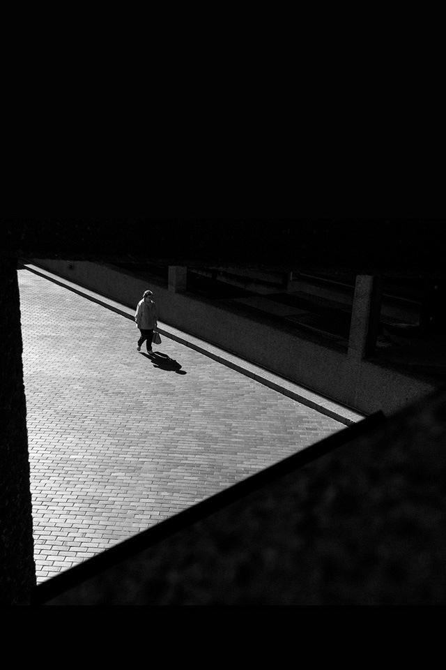 640x960 Pedestrian - road iPhone 4s Wallpaper