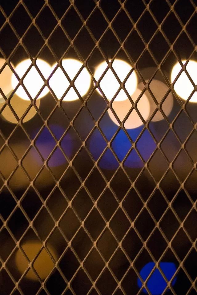 640x960 Network Rail - bokeh iPhone 4s Wallpaper