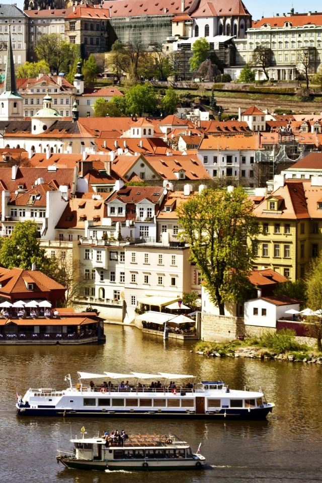 640x960 Prague City View - city iPhone 4s Wallpaper