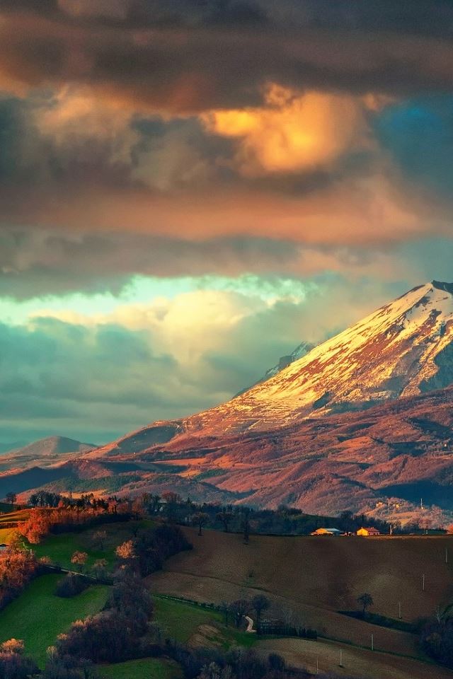 640x960 The Apennines Mountains - sunshine iPhone 4s Wallpaper