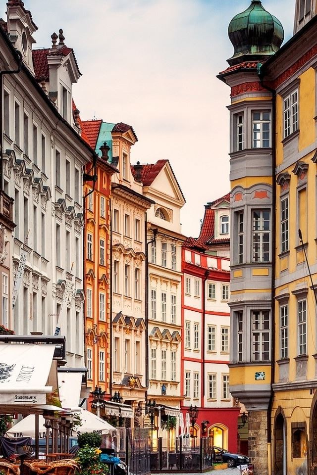 640x960 Prague Street Corner - window iPhone 4s Wallpaper