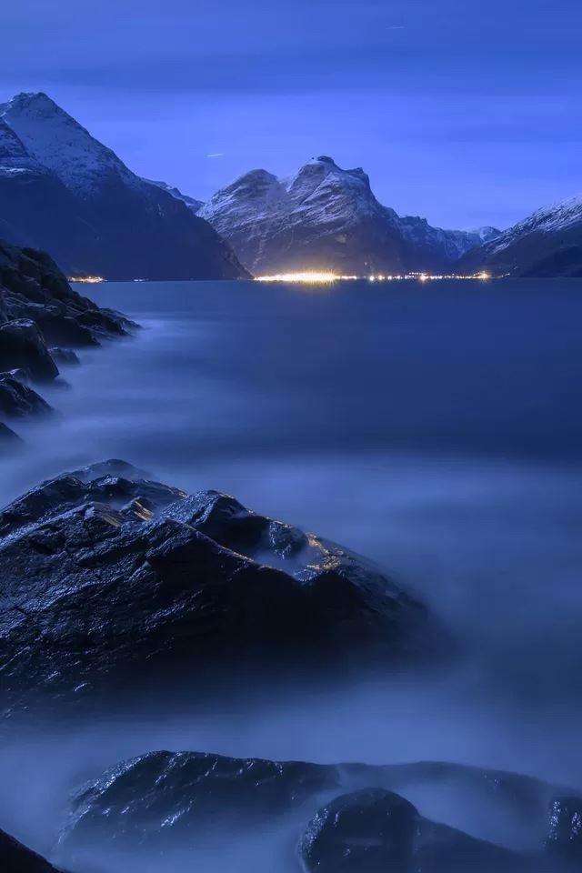 640x960 Morning seaside - cyan iPhone 4s Wallpaper
