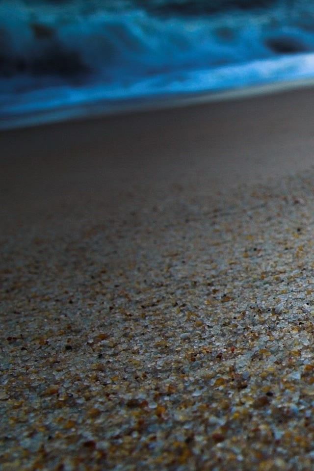 640x960 Seashell On Beach - wave iPhone 4s Wallpaper